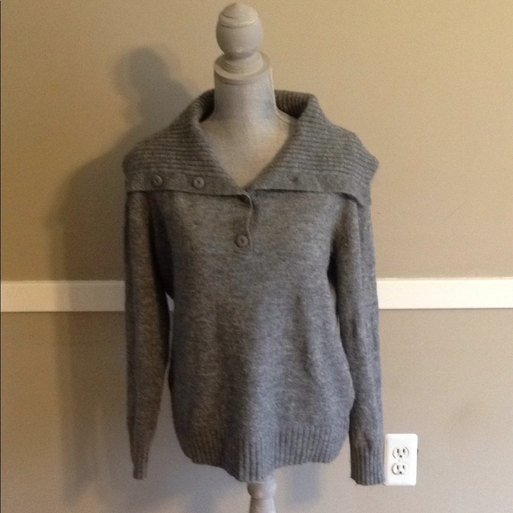 Gray sweater with unique neck line - Picture 1 of 4
